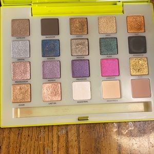 Urban decay eyeshadow pallet